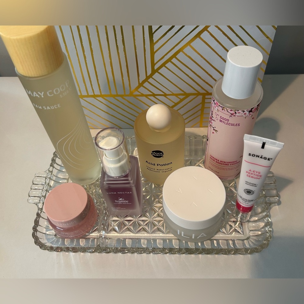 ✨Vintage Pressed Glass Vanity Tray | Perfume & Skincare Display Organizer✨ - Picture 5 of 12